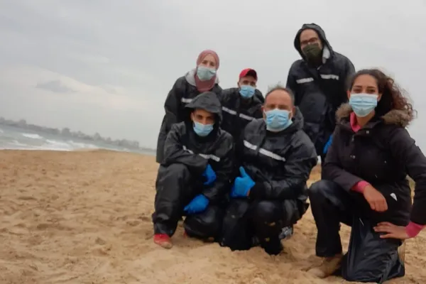 Campaign to Remove the Israeli Oil Spill on Al-Abbassiya Beach gallery