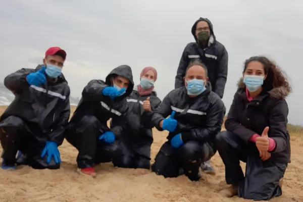 Campaign to Remove the Israeli Oil Spill on Al-Abbassiya Beach gallery