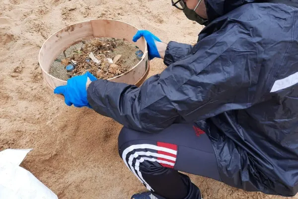 Campaign to Remove the Israeli Oil Spill on Al-Abbassiya Beach gallery