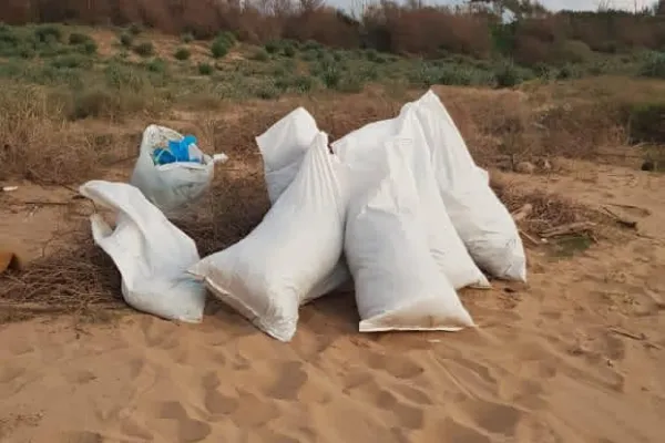 Campaign to Remove the Israeli Oil Spill on Al-Abbassiya Beach III gallery